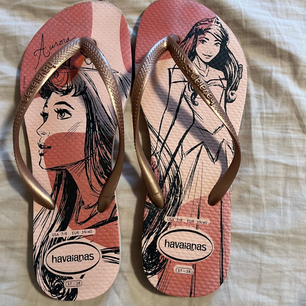 Havaianas Women's Pink and Gold Sandals